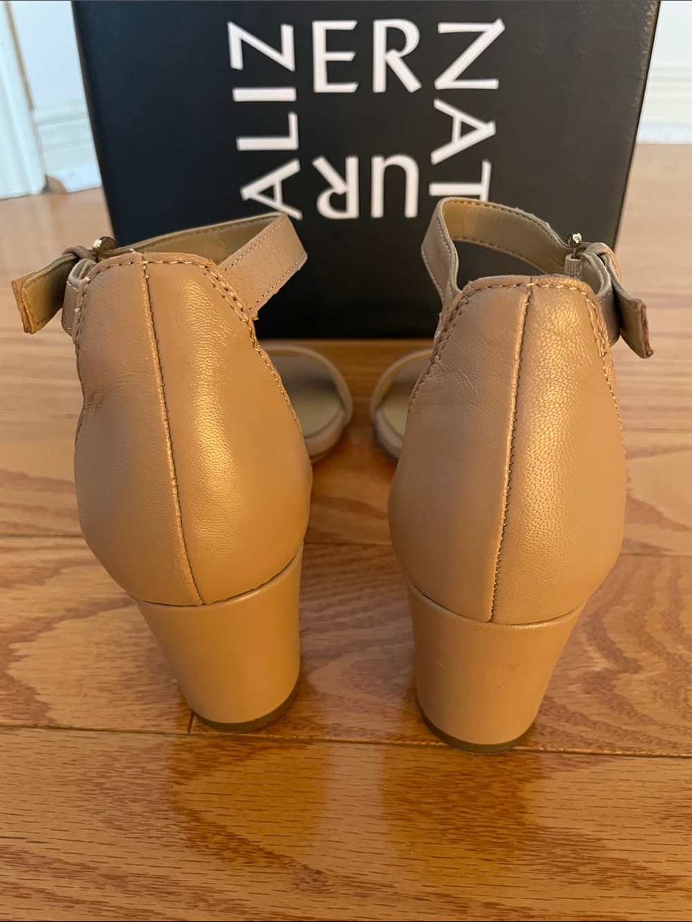 Naturalizer Vera Sandal Heel in Creme Brulee Leather, Women’s 5.5 - Picture 3 of 7